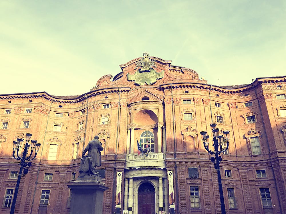 الدراسة في إيطاليا جامعة تورينو (University Of Turin)